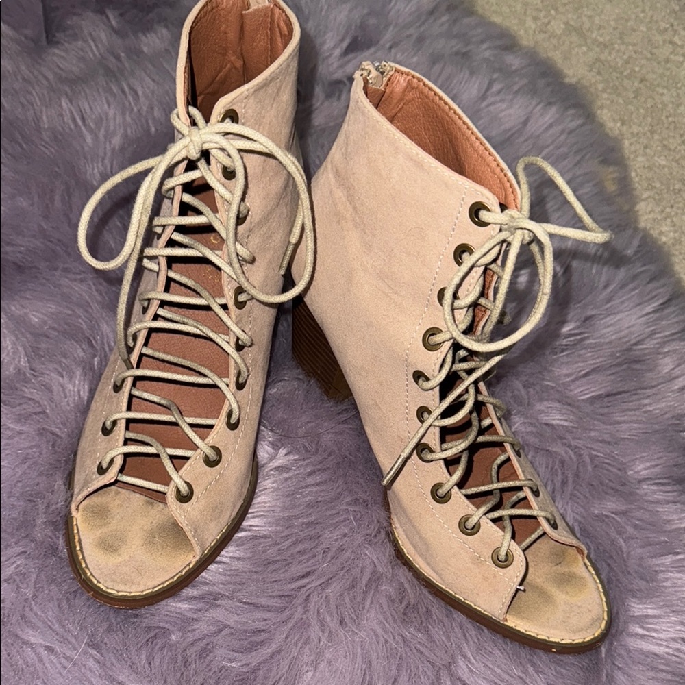 Women's Lace-Up Ankle Boots - Cream